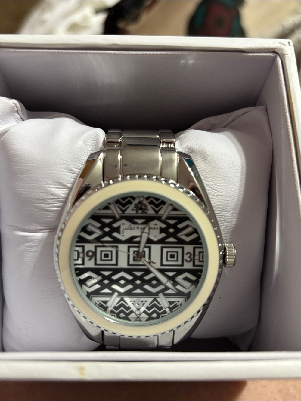 Geometric Pattern Silver Women's Watch with Black & White Dial